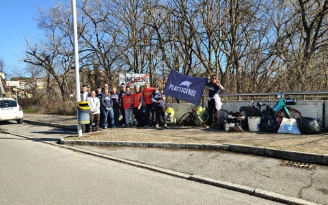 Nichelino, volontari di “#IoMiRifiuto” e “Plastic Free” ripuliscono le sponde del Sangone