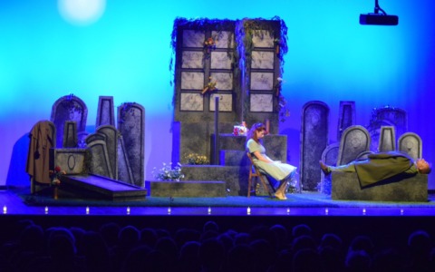 “Avevamo un appuntamento”: commedia tenera e surreale che parla della vita attraverso la morte