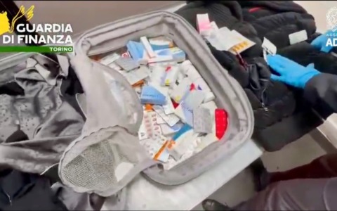 Aeroporto di Caselle: sequestrate oltre 4mila scatole di medicinali prive di autorizzazioni sanitarie