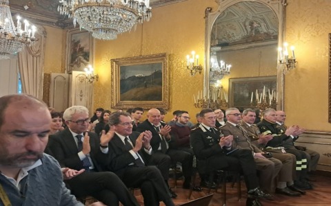 I giovani incontrano la Costituzione” Presentata in Prefettura un’indagine della Fondazione Nazionale tra i Cavalieri di Gran Croce alla presenza degli studenti