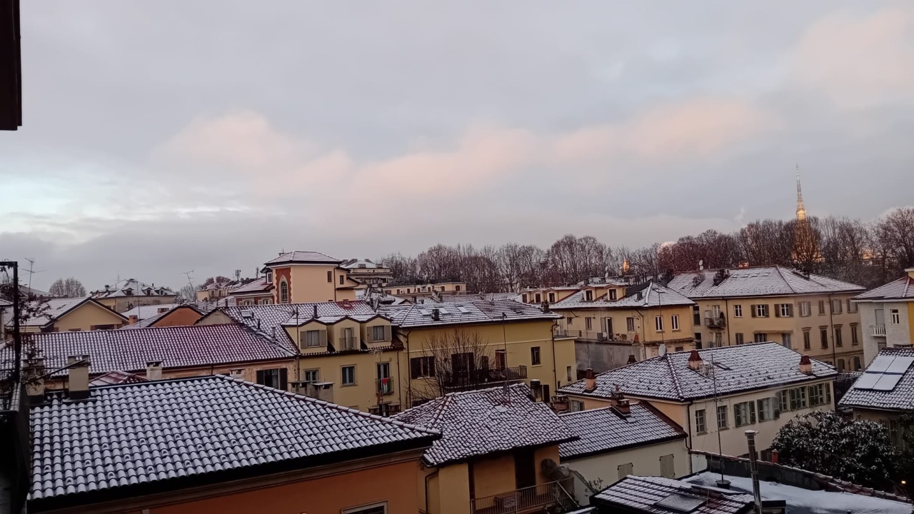 Fiocchi su Torino: era dal 2022 che non nevicava in città