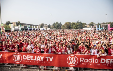 La Deejay ten riparte da Torino: un debutto da tutto esaurito