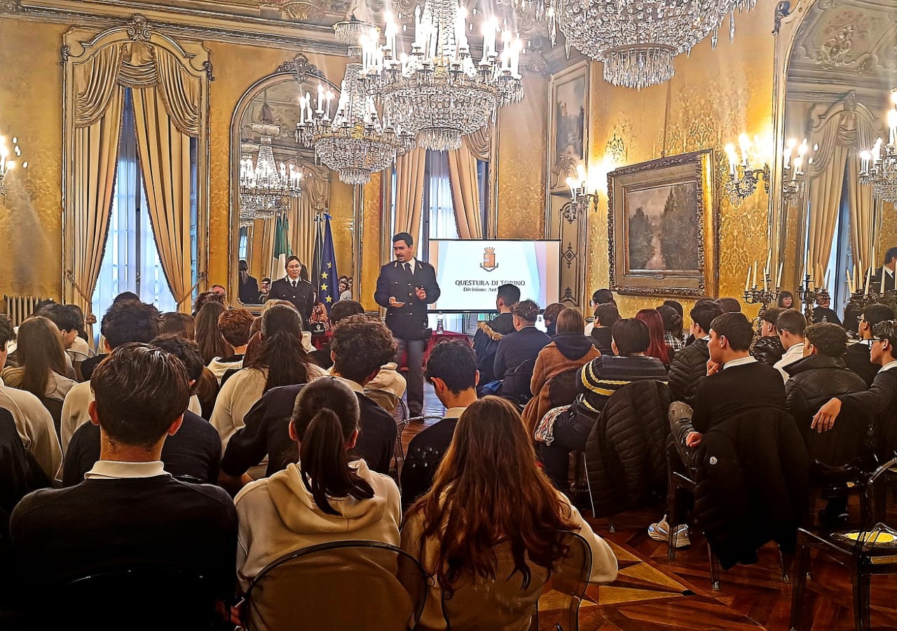 Nuovi cantieri di educazione civica: la polizia incontra in Prefettura gli studenti