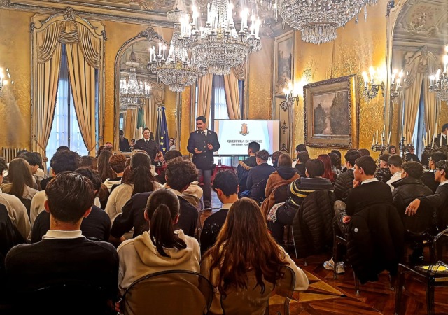 Nuovi cantieri di educazione civica: la polizia incontra in Prefettura gli studenti