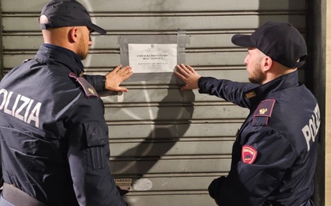 La polizia sospende la licenza di un bar nel quartiere Aurora
