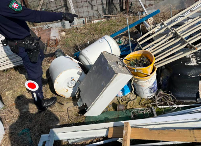 A Chieri sequestrato un deposito incontrollato di rifiuti