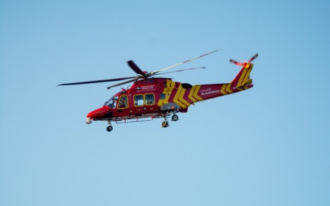 I vigili del fuoco sorvolano il Po: una persona dispersa