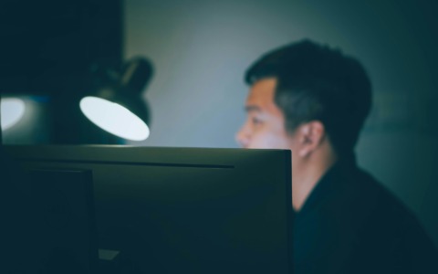 La polizia oscura tre siti truffa: proponevano in vendita ricambi per auto senza spedire nulla