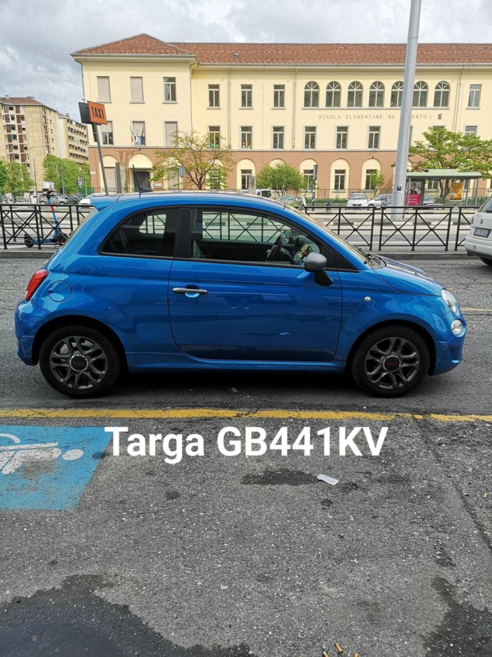 Rubata una Fiat 500 Sport in corso Cosenza