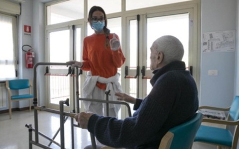 Sanità: “Gli stipendi del settore privato sono troppo bassi”