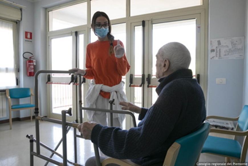 Sanità: “Gli stipendi del settore privato sono troppo bassi”