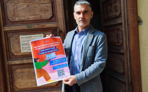 A Chieri ancora 2.870 documenti cartacei: la campagna di comunicazione del Comune per sollecitare i cittadini