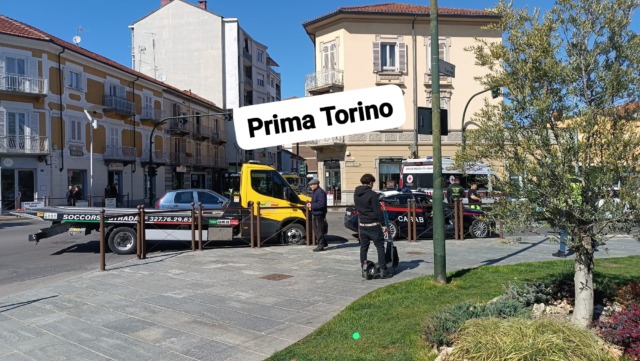 Scontro tra due auto alla Crociera di Nichelino