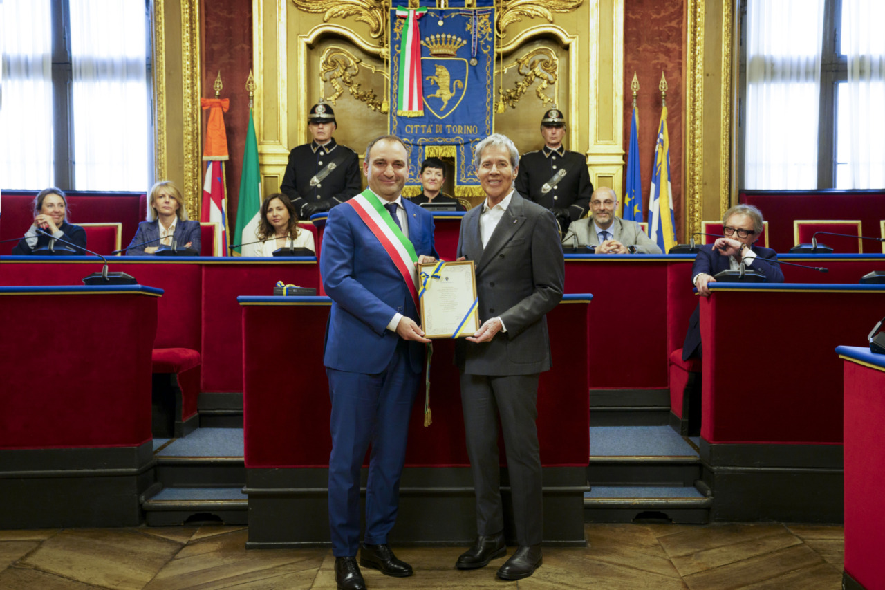 Torino omaggia Claudio Baglioni