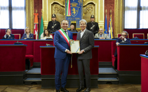 Torino omaggia Claudio Baglioni