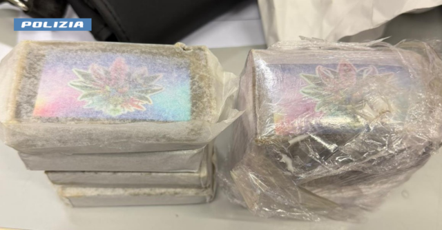 Avevano un chilo di hashish: arrestati