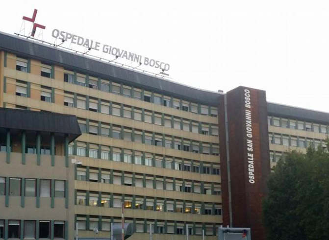 Ventenne trovata in strada in stato incosciente, trasportata al Giovanni Bosco