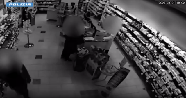Con il coltello in farmacia: arrestato rapinatore seriale