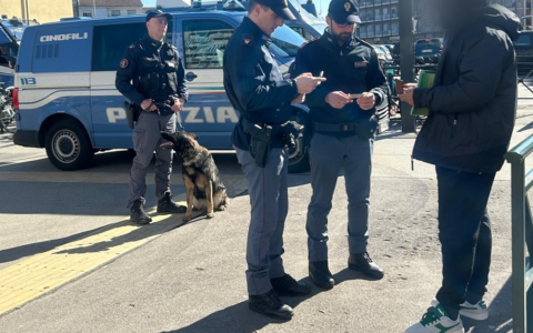 Contrasto allo spaccio in piazza Bengasi: la polizia arresta tre persone