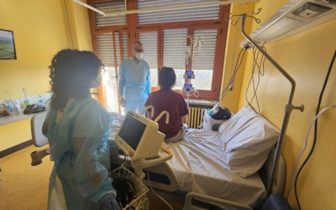 Al San Luigi Gonzaga operazione per calcolosi renali mentre la paziente ascolta la sua playlist preferita