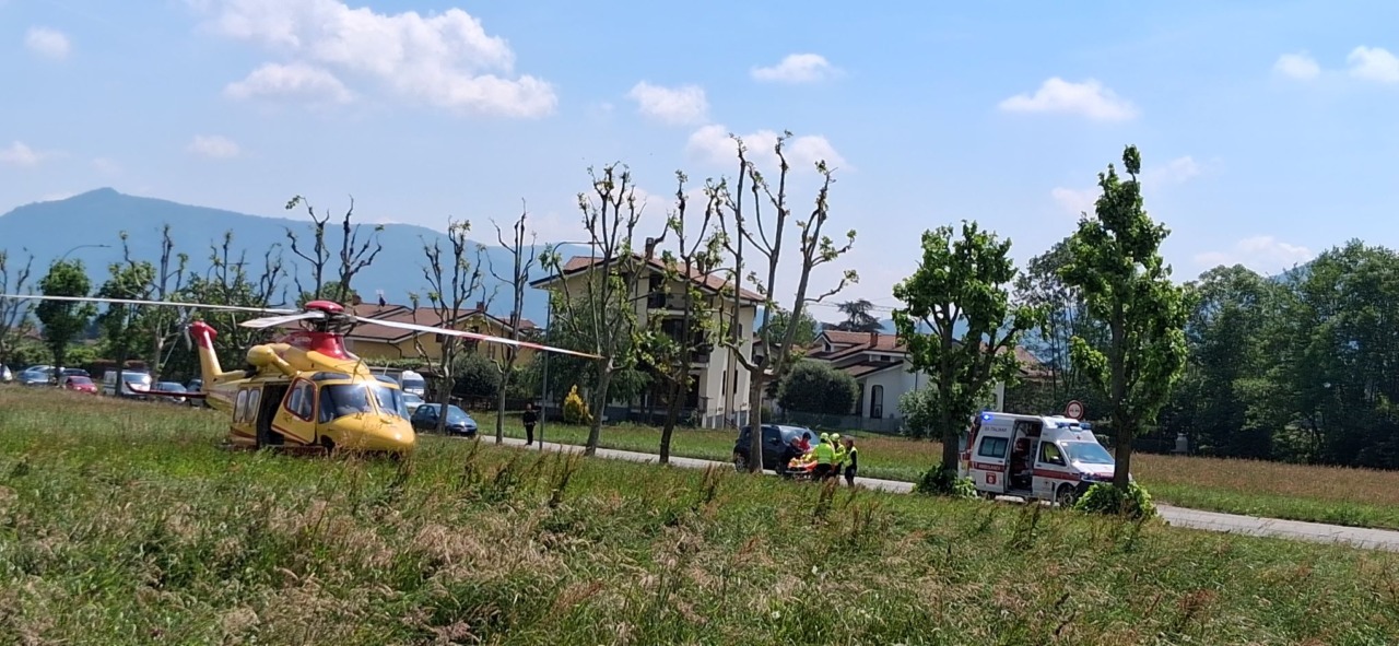 Drammatico scontro tra auto e moto a Giaveno: 25enne gravissimo al Cto