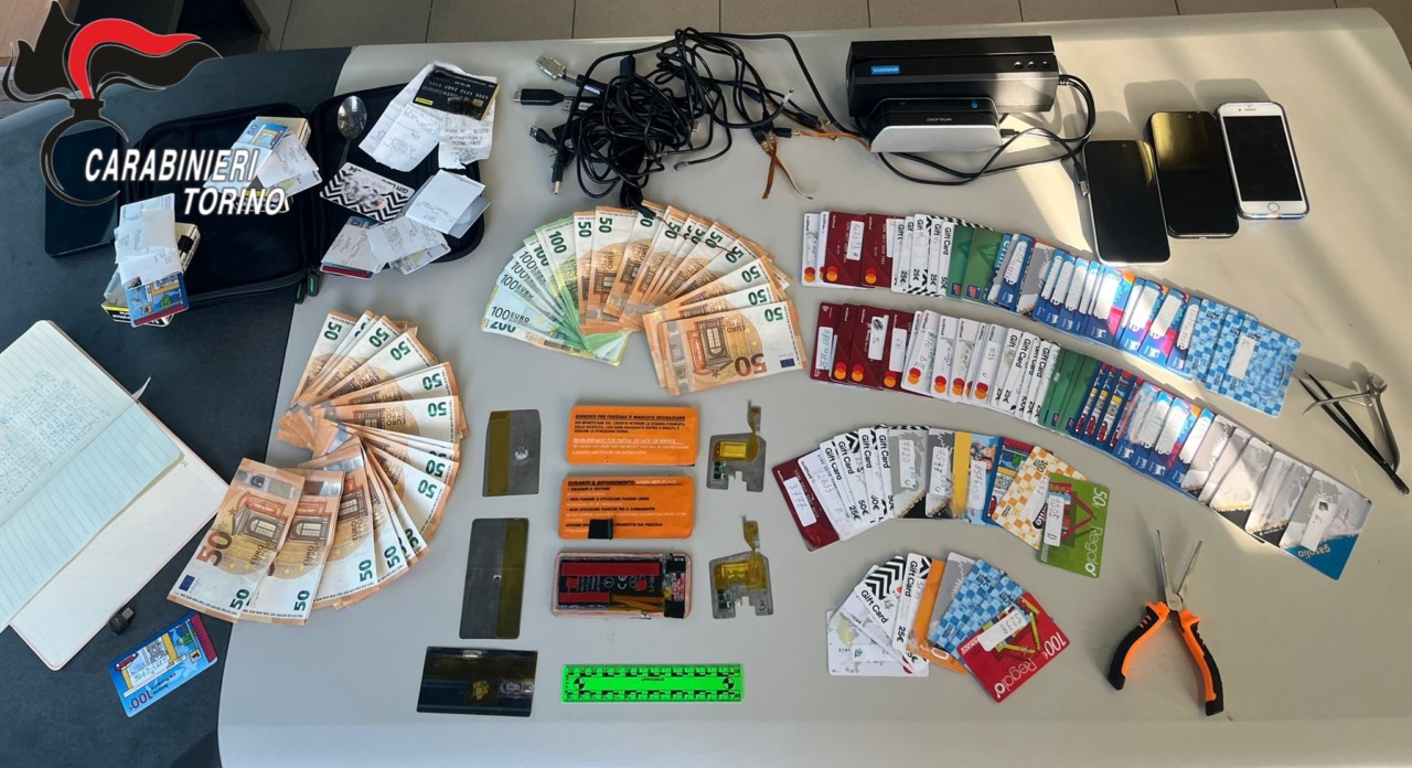 Fanno i pieni di benzina con le carte carburante clonate: beccati