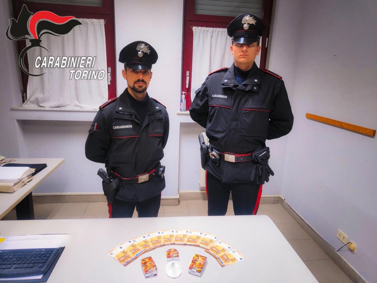 Droga e soldi falsi: arrestato un ventenne