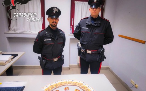 Droga e soldi falsi: arrestato un ventenne