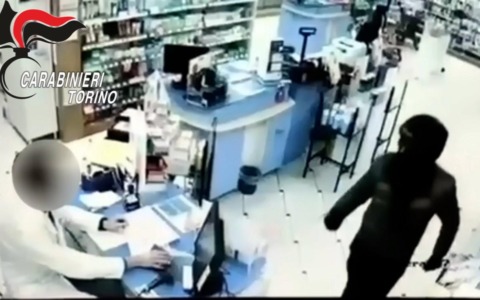 Preso il rapinatore delle farmacie: sette colpi in due mesi