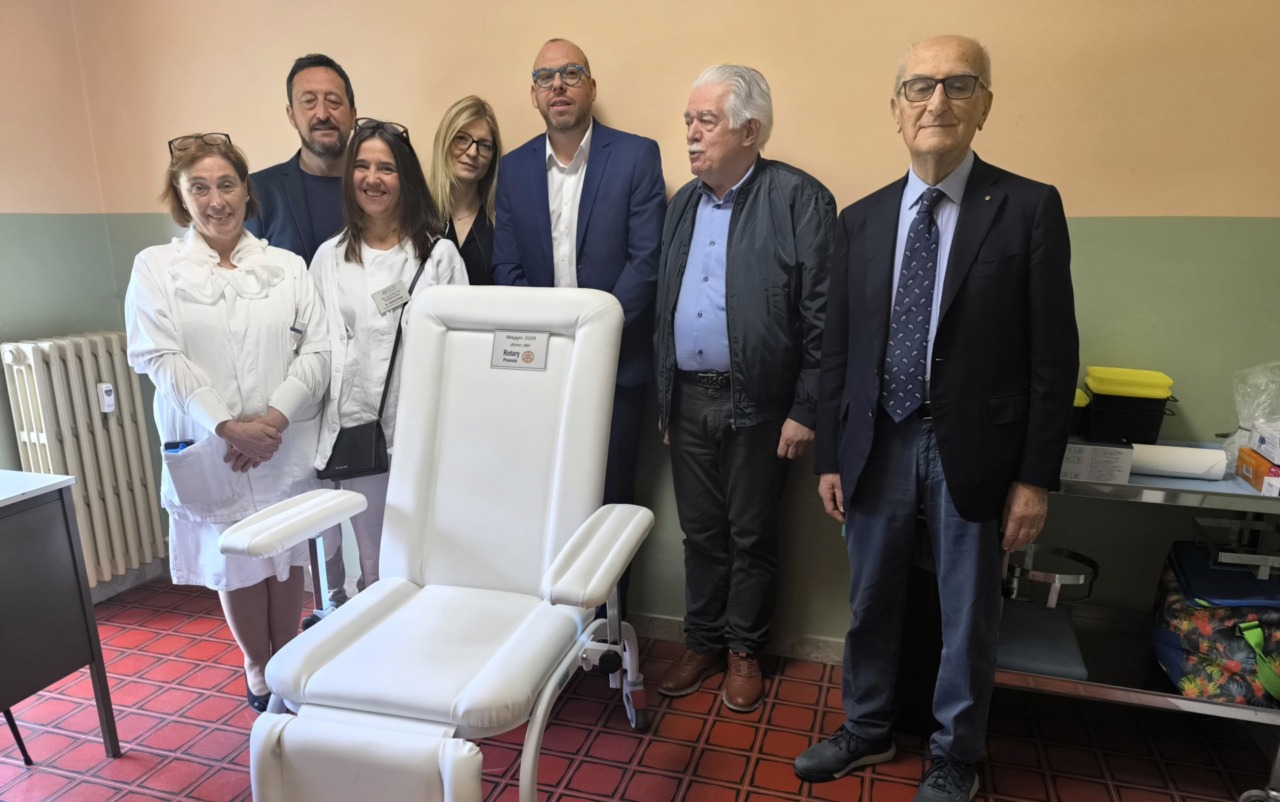 Il Rotary Club Pinerolo dona una nuova poltrona prelievi