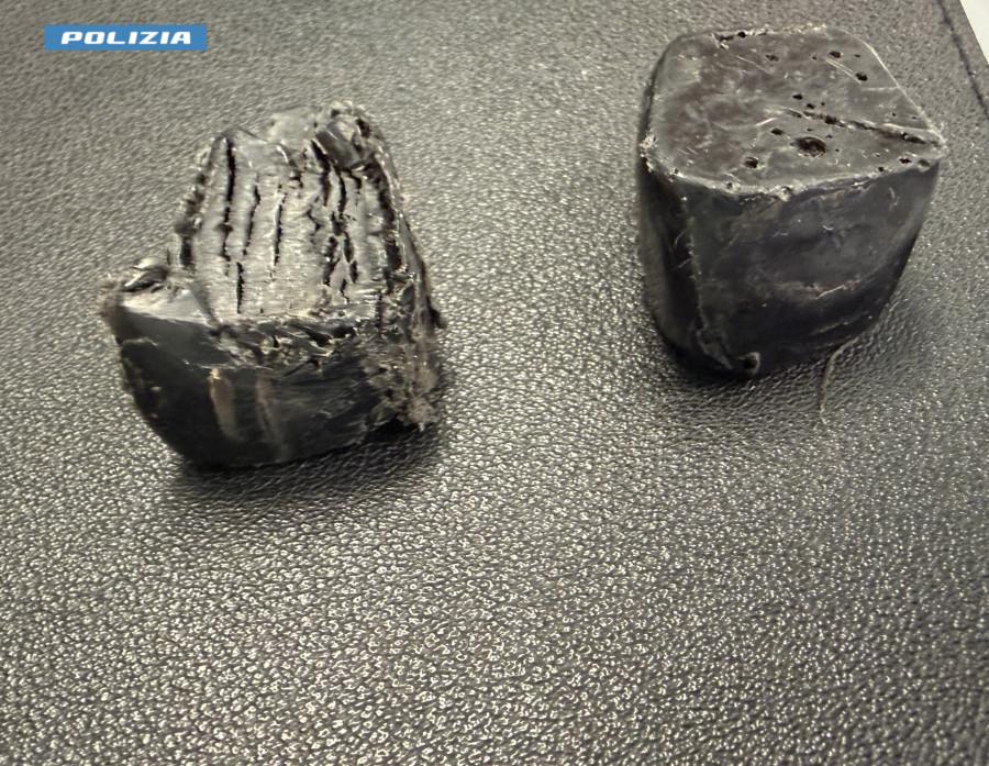 Inseguito dal truffatore dello specchietto: arrestato 49enne a Torino