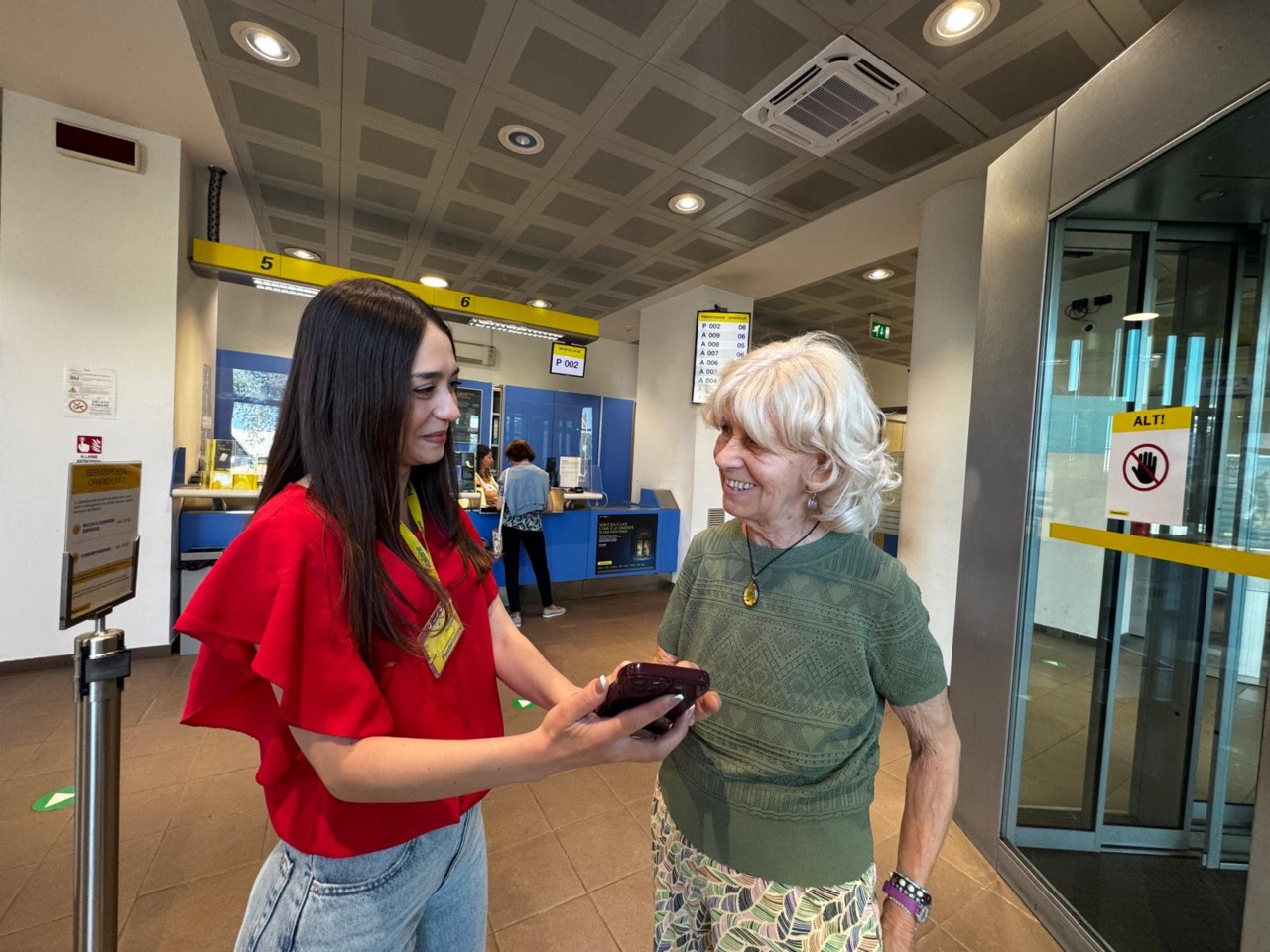 Sempre più over 80 usano l’App di Poste Italiane