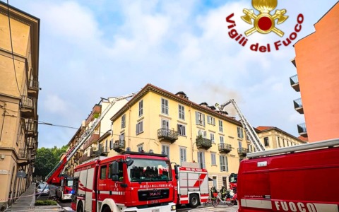 Mansarda in fiamme in via Maria Ausiliatrice