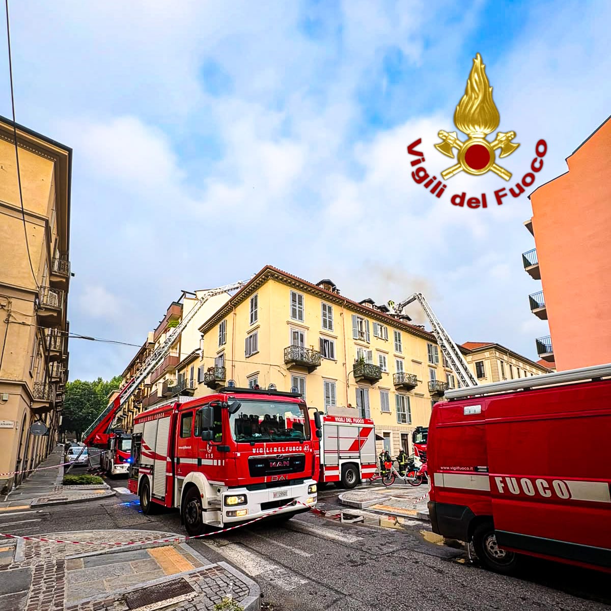 Mansarda in fiamme in via Maria Ausiliatrice