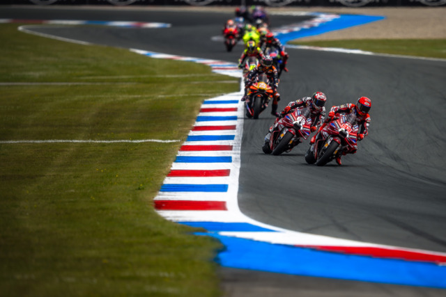 Sprint Assen MotoGP: Beffa Bagnaia e Sesto Posto per Márquez nel Sabato del TT Circuit