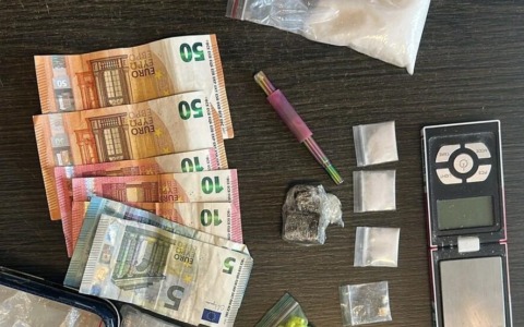 Droga sulle scale del condominio: ventenne arrestato in Campidoglio