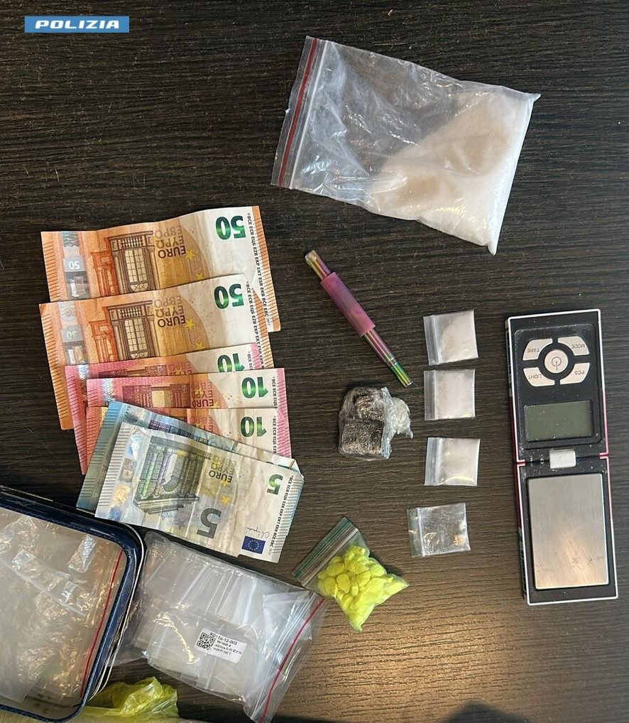 Droga sulle scale del condominio: ventenne arrestato in Campidoglio