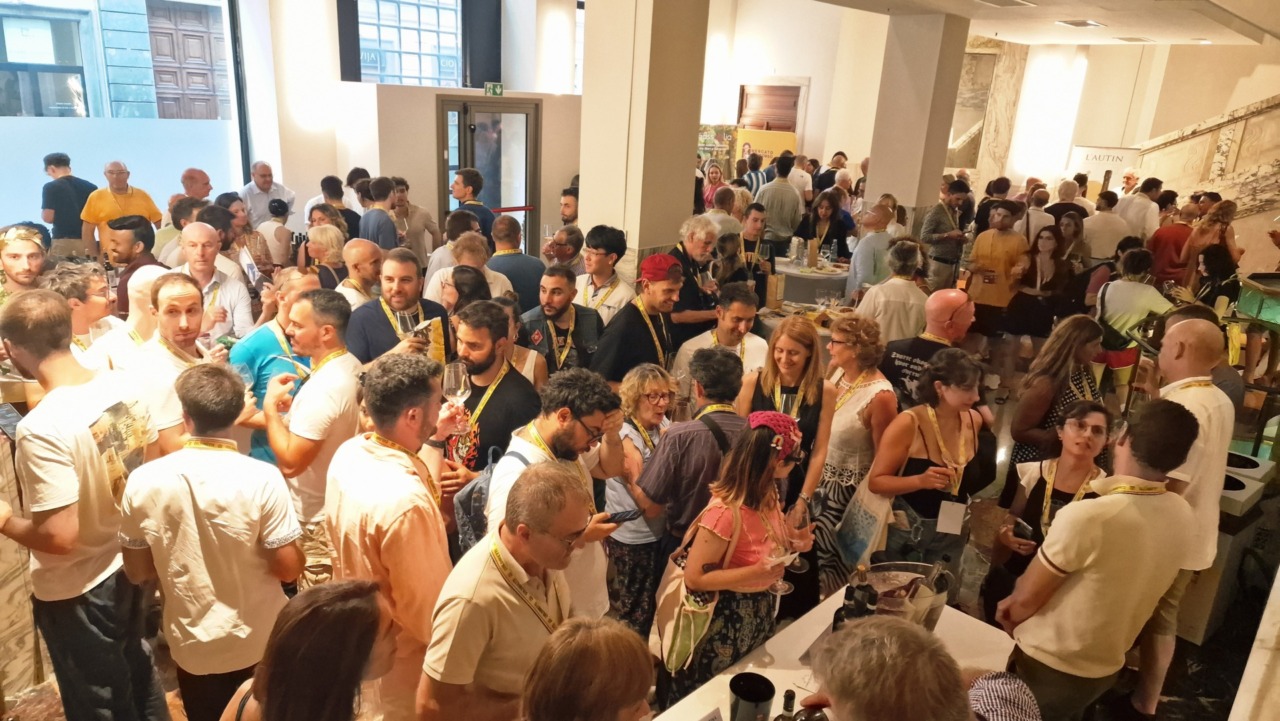 Oltre 300 persone al Mercato del Corso per la serata dedicata ai vini della provincia di Torino