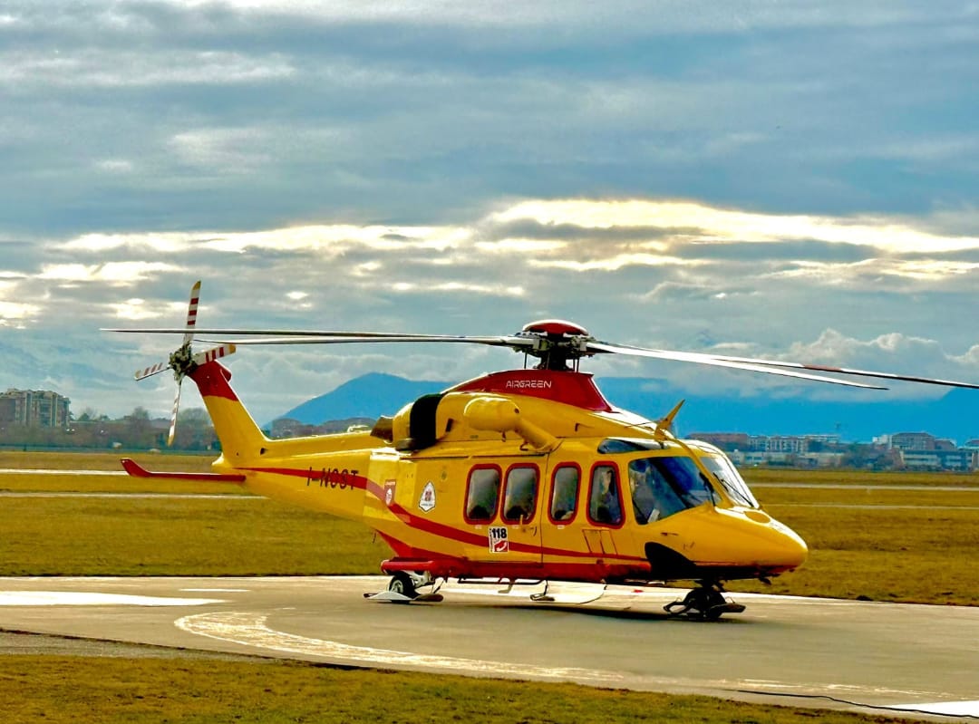 Un cuore in volo sull’Italia, la cooperazione che nell’emergenza salva vite