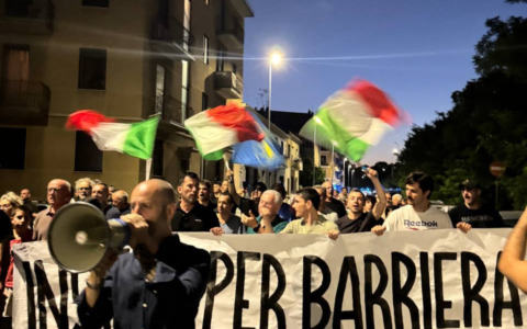 Manifestazione in Barriera di Milano a Torino: residenti e commercianti in strada contro il degrado