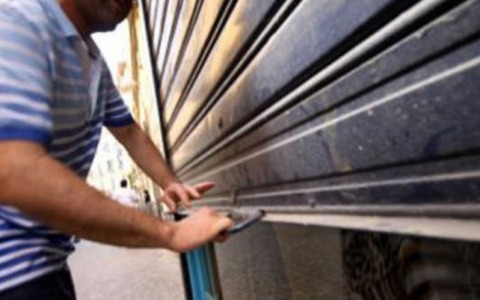 Commercio, in un anno ha chiuso più di un negozio al giorno