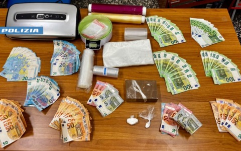 Blitz antidroga a San Donato: due arresti, sequestrato oltre mezzo chilo di eroina
