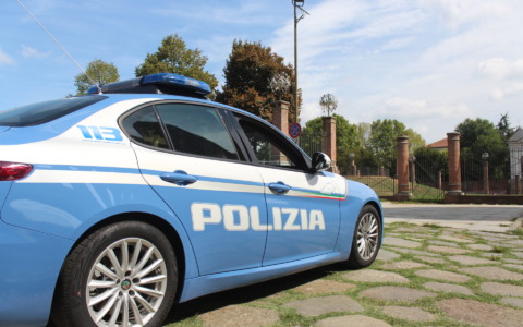 Ruba un’auto a  dei turisti olandesi e scappa: arrestato un marocchino