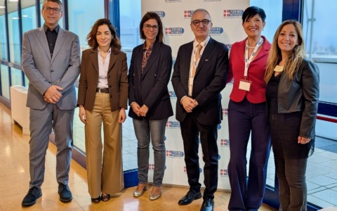 Il convegno «Cariche di cura» accende i riflettori sull’impatto del lavoro assistenziale su salute, occupazione, pensioni