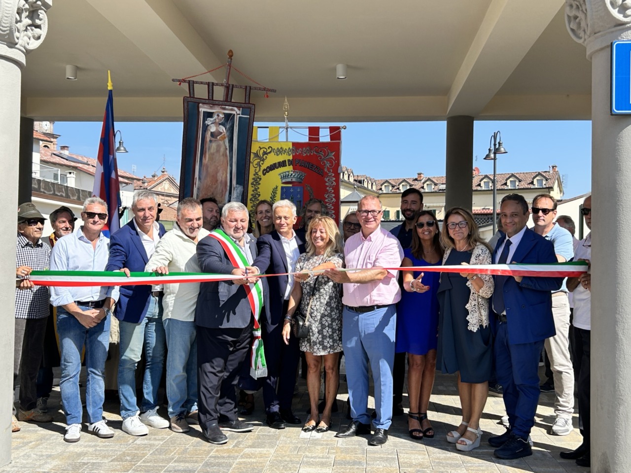 Pianezza, inaugurata la nuova Piazza Vittorio Veneto dopo un restyling di un anno e mezzo