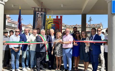 Pianezza, inaugurata la nuova Piazza Vittorio Veneto dopo un restyling di un anno e mezzo