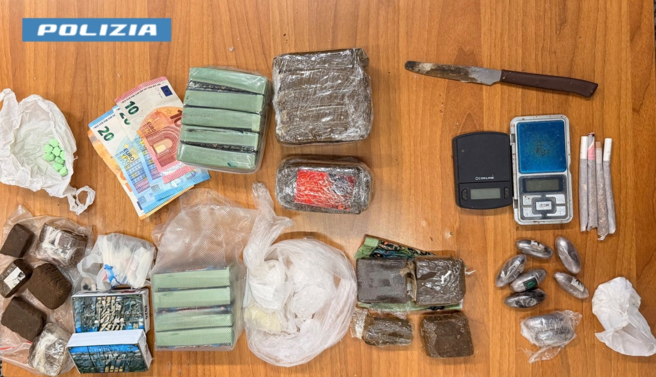 Torino, blitz della Polizia: due arresti per spaccio e oltre 2,5 chili di hashish sequestrati