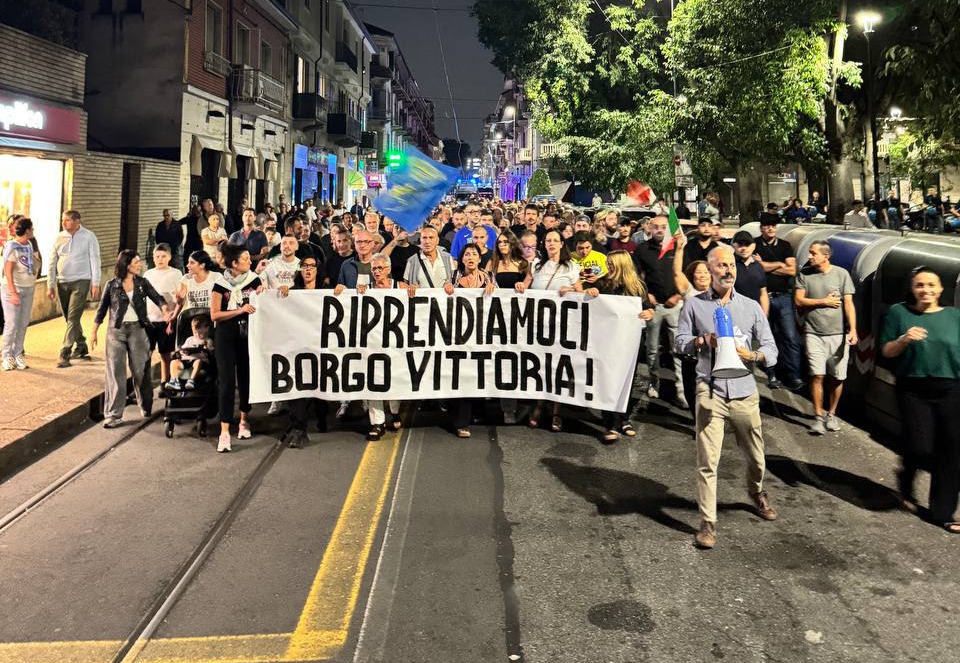 Borgo Vittoria in strada contro il degrado: oltre 400 cittadini sfilano per chiedere sicurezza