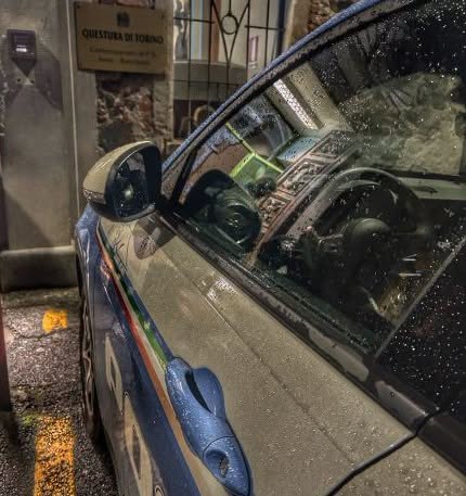 Torino, controlli straordinari a Mirafiori: un arresto, quattro denunce e stangata sui monopattini