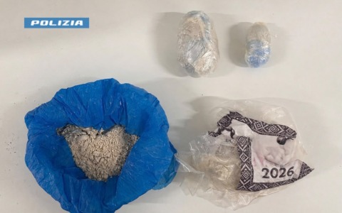 Torino, maxi sequestro di eroina alle Vallette: decisiva la segnalazione sull’app YouPol